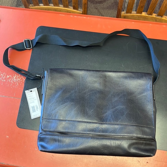 Reaction Kenneth Cole Brown Leather Messenger Bag. “The Grand Tour.” NWT.